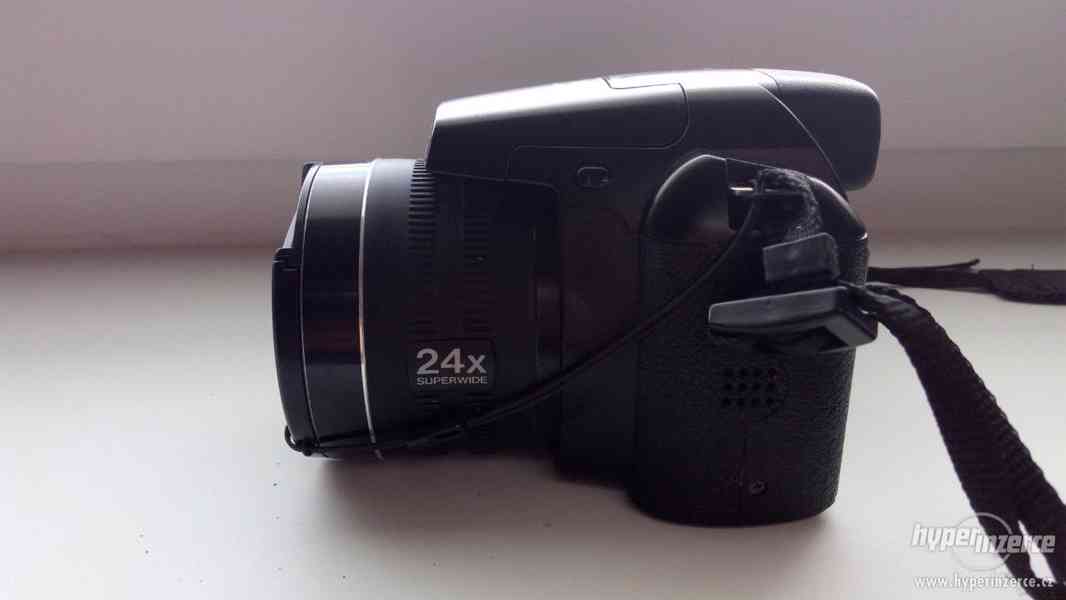 Digitální fotoaparát Fujifilm FinePix S4200 - foto 3