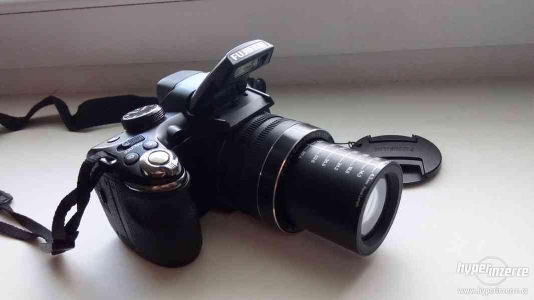 Digitální fotoaparát Fujifilm FinePix S4200 - foto 7