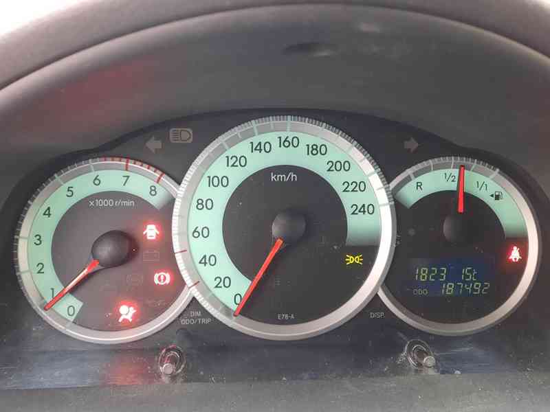 Toyota Corolla Verso 1.8 VVT-i Executive benzín 95kw - foto 9