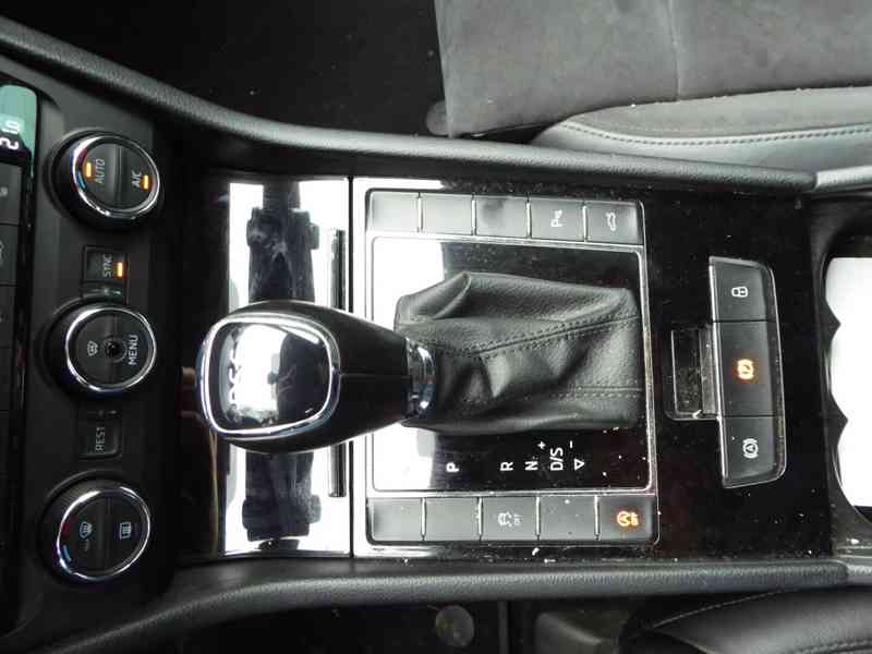 Škoda Superb Combi Style Plus 2,0 TDI 140 kW DSG - foto 29