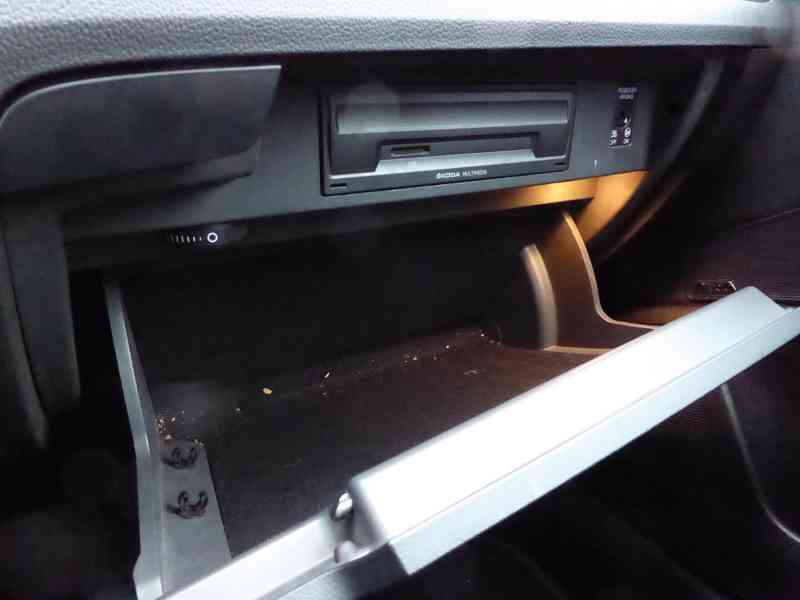 Škoda Superb Combi Style Plus 2,0 TDI 140 kW DSG - foto 31