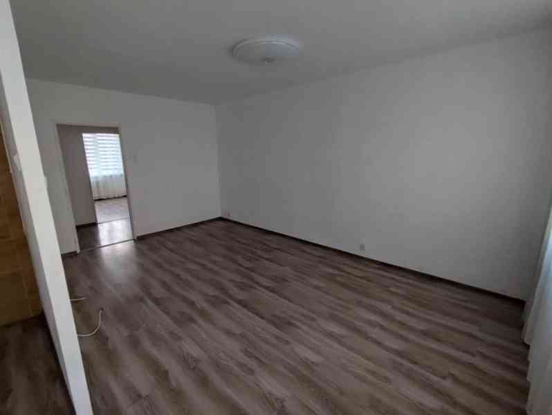 Podnájem bytu 3+1 v DV v ulici Česká - foto 2