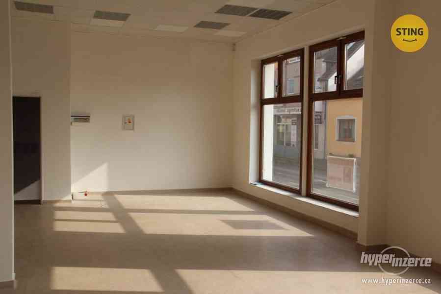 Pronájem obchodního prostoru v centru Hodonína, 90 m2 - foto 1