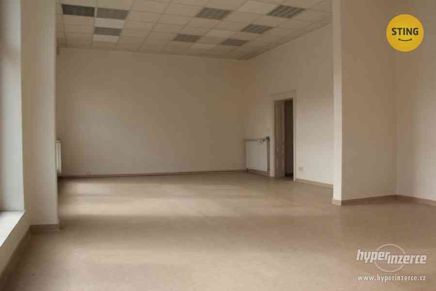 Pronájem obchodního prostoru v centru Hodonína, 90 m2 - foto 2