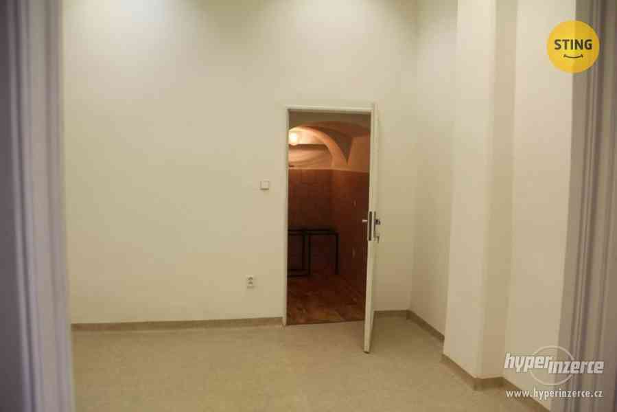 Pronájem obchodního prostoru v centru Hodonína, 90 m2 - foto 6
