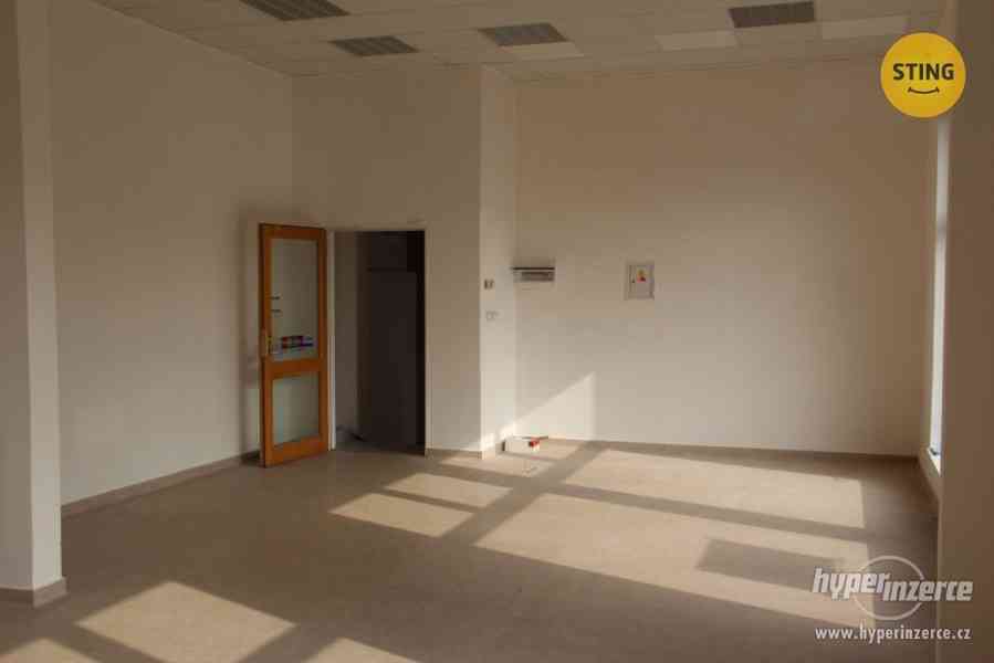 Pronájem obchodního prostoru v centru Hodonína, 90 m2 - foto 7