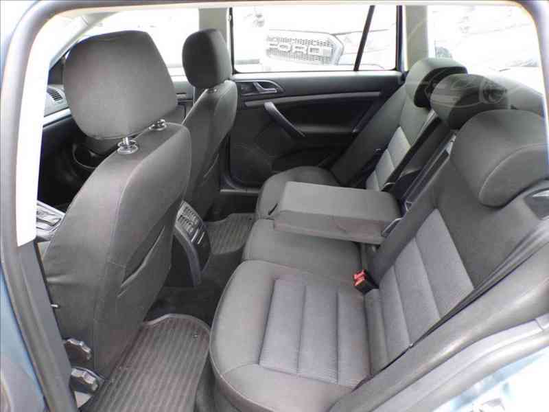Škoda Octavia 2,0 TDI DSG - foto 9
