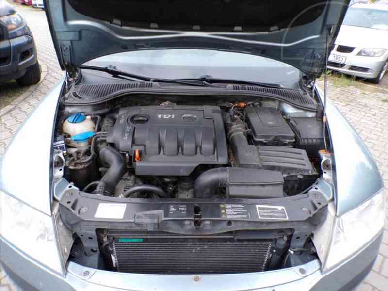 Škoda Octavia 2,0 TDI DSG - foto 14