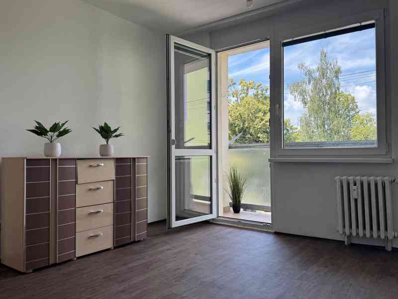 Jaroměř - byt 2+1 v osobním vlastnictví s lodžií - foto 2