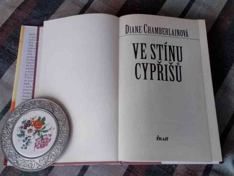 Ve stínu cypřišů          - foto 3
