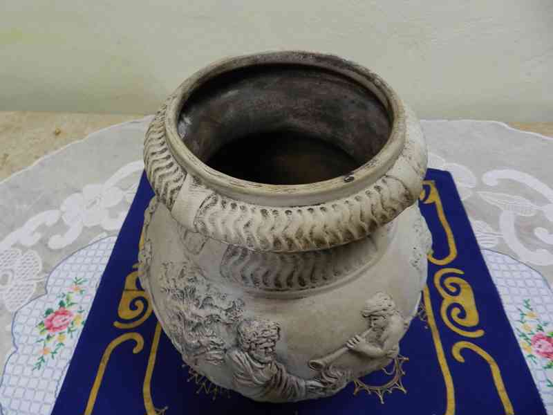 Zajímavá stará masivní keramická Váza Bojovníci J. Mareš - foto 6