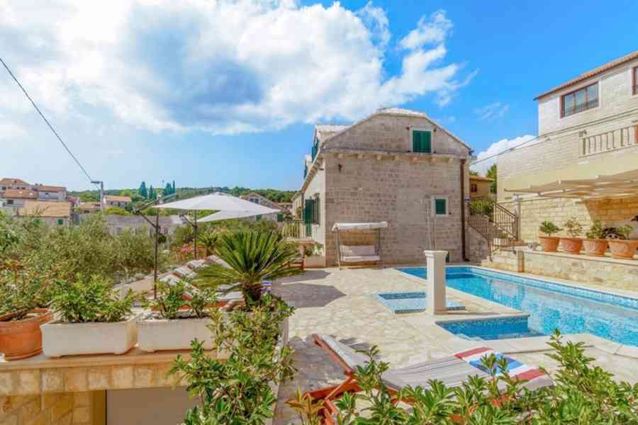 Ubytování v luxusních apartmánech - foto 7
