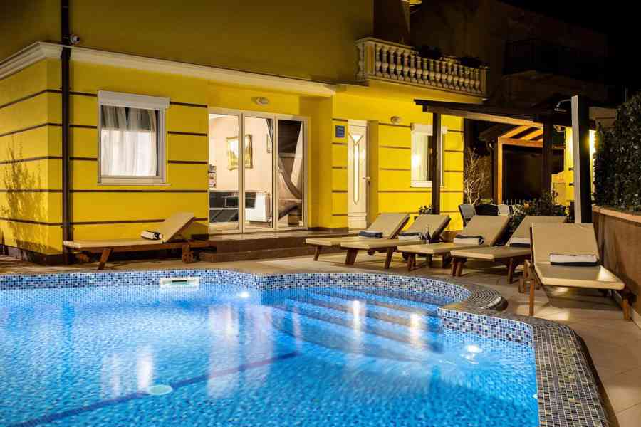 Ubytování v luxusních apartmánech - foto 4