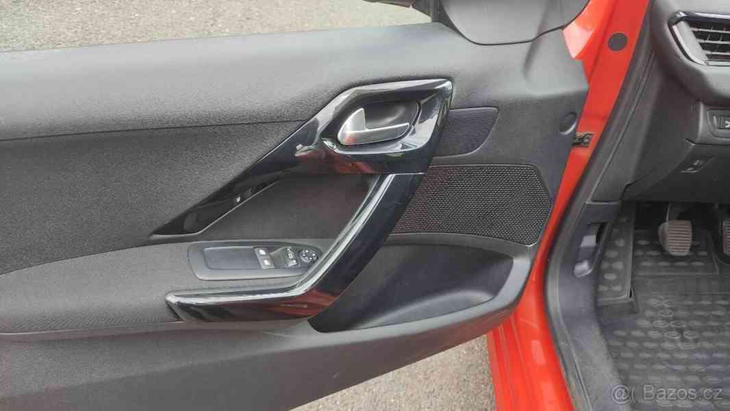 Peugeot 208 1,2 i 60kW - foto 15