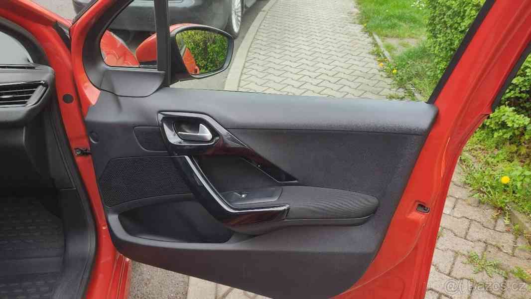 Peugeot 208 1,2 i 60kW - foto 5