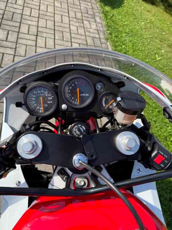 Suzuki GSX-R 400 - foto 12