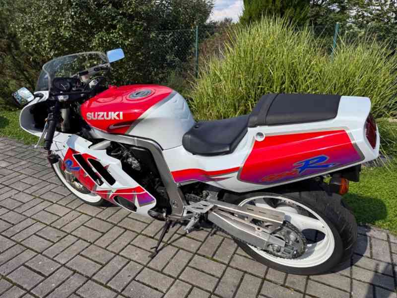 Suzuki GSX-R 400 - foto 10