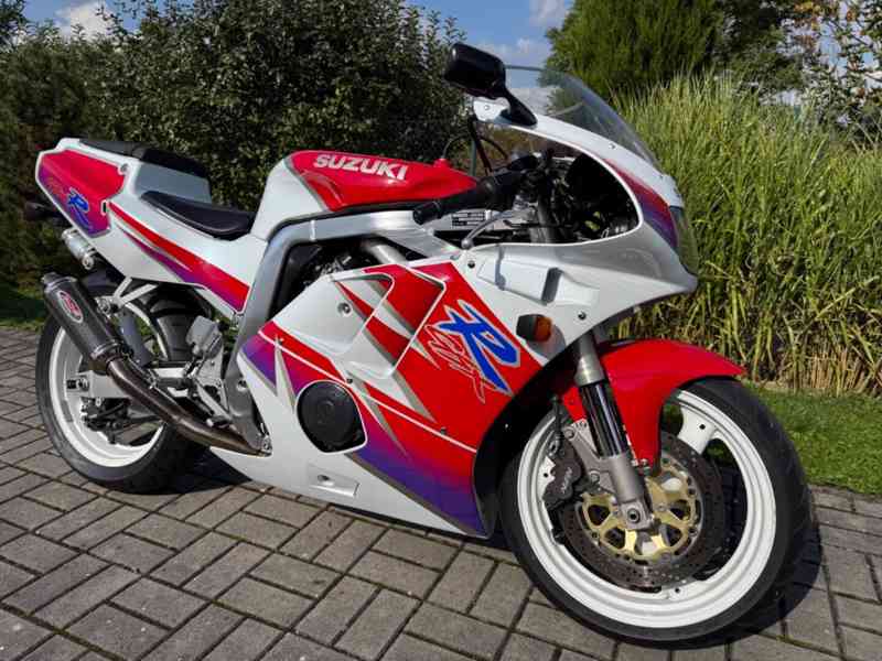 Suzuki GSX-R 400 - foto 2