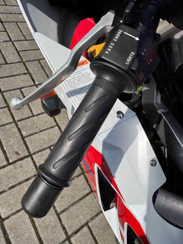 Suzuki GSX-R 400 - foto 13