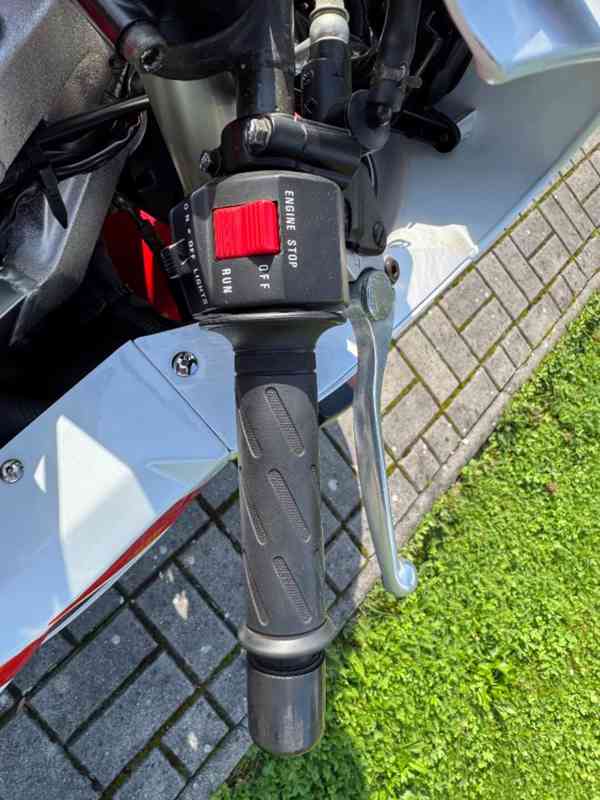 Suzuki GSX-R 400 - foto 14