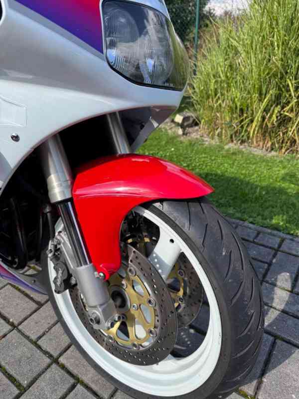 Suzuki GSX-R 400 - foto 6