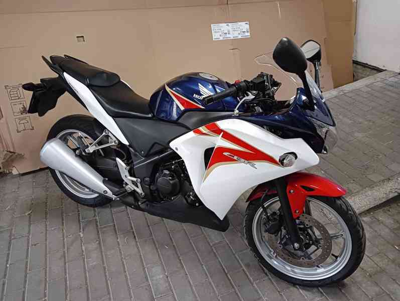 Motocykl Honda CBR 250 - foto 1