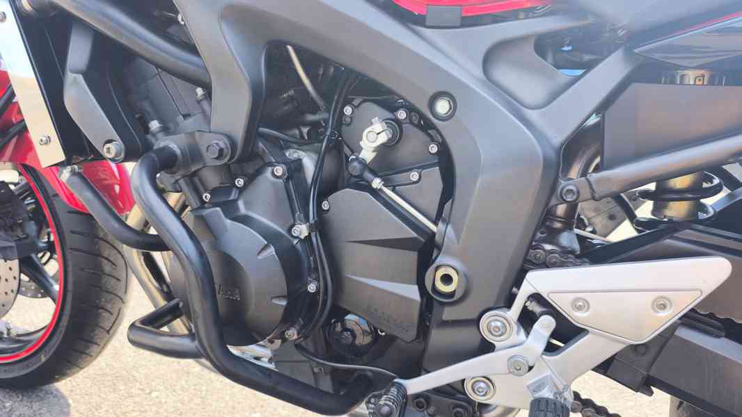 Yamaha FZ6 Fazer S2,72 kW,ČR,kufry,tankbag,garážována - foto 13