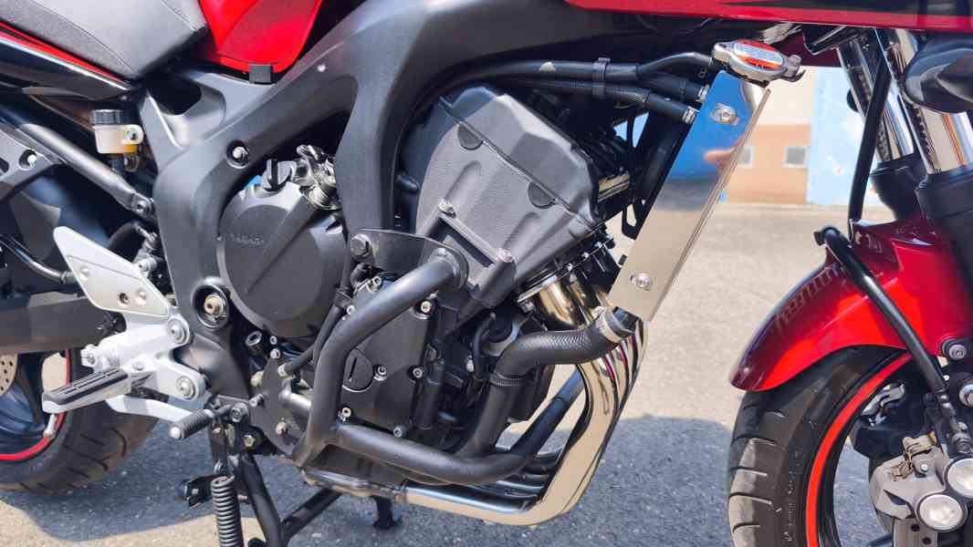 Yamaha FZ6 Fazer S2,72 kW,ČR,kufry,tankbag,garážována - foto 12