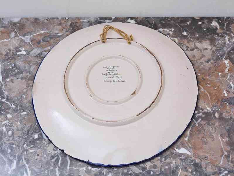 Obří italský talíř s portrétem podle Botticelliho 52 cm - foto 8
