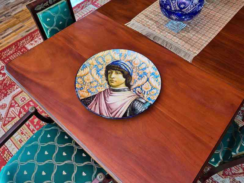 Obří italský talíř s portrétem podle Botticelliho 52 cm - foto 2