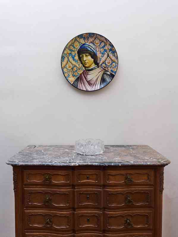 Obří italský talíř s portrétem podle Botticelliho 52 cm - foto 4