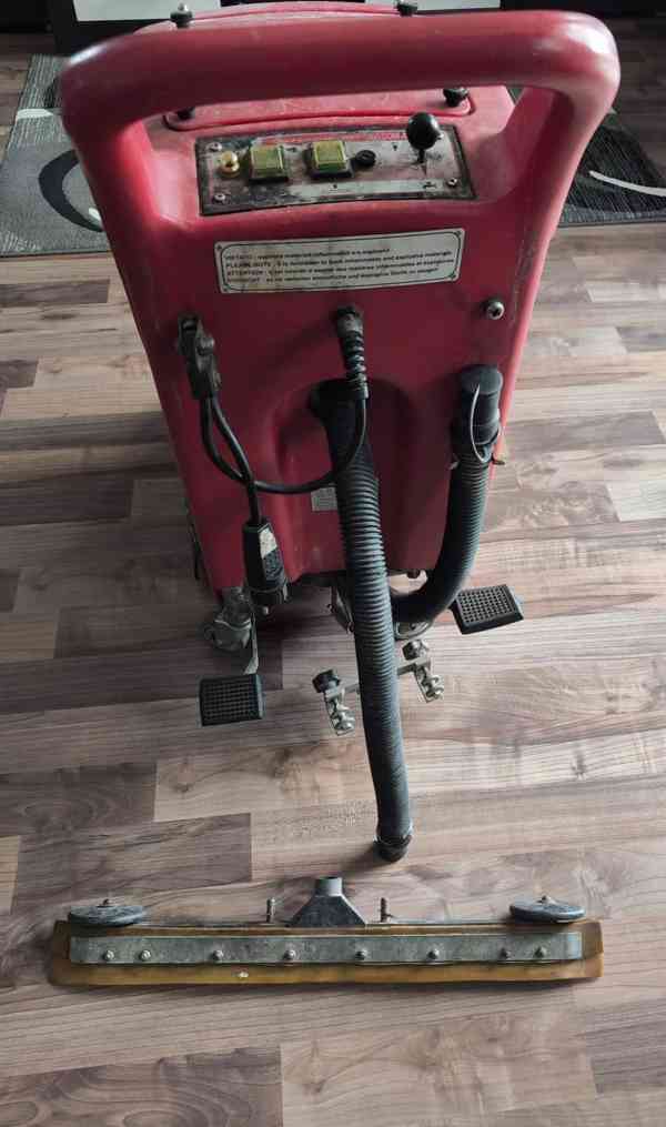 Elektrický podlahový mycí stroj Lavapavimenti 400 compact - foto 3