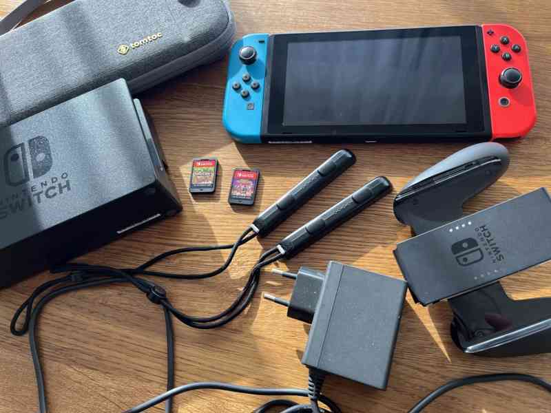 Nintendo SWITCH v bezvadném stavu + Minecraft + TomToc - foto 1