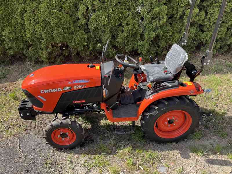Traktor CRONA 26 koní - foto 3