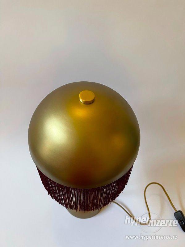 Stolní kovová lampa s třásněmi - zlatá - foto 3