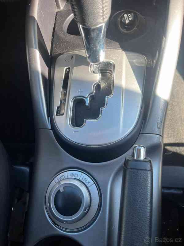 Mitsubishi Outlander 2,4   2008 2.4i, 4WD, 125KW, 7 míst. - foto 7