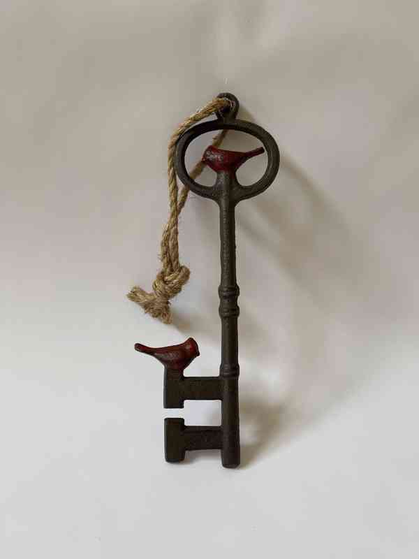 Velký kovový ozdobný klíč 33 cm s provazem - foto 1