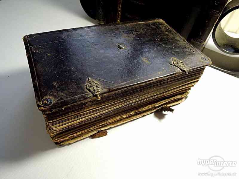 Staré Bible a náboženské knihy - foto 1