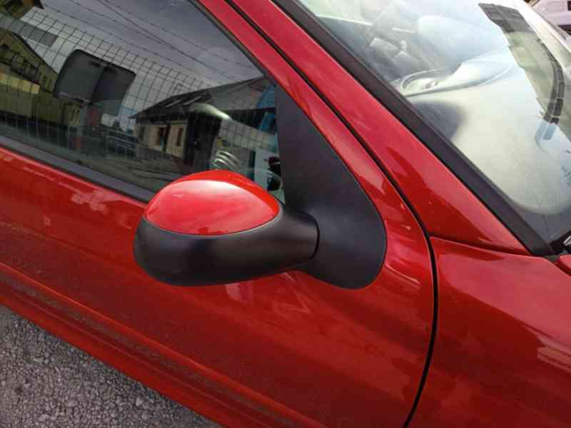 PEUGEOT 206 1,1i Hatchback ČR - foto 9
