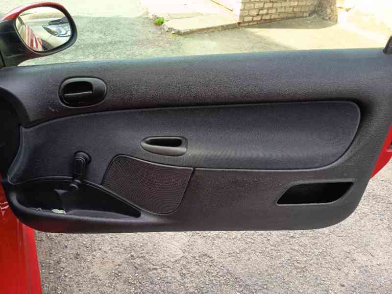 PEUGEOT 206 1,1i Hatchback ČR - foto 22
