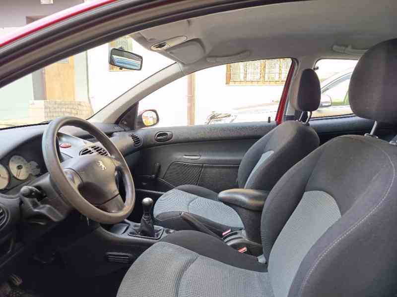 PEUGEOT 206 1,1i Hatchback ČR - foto 23