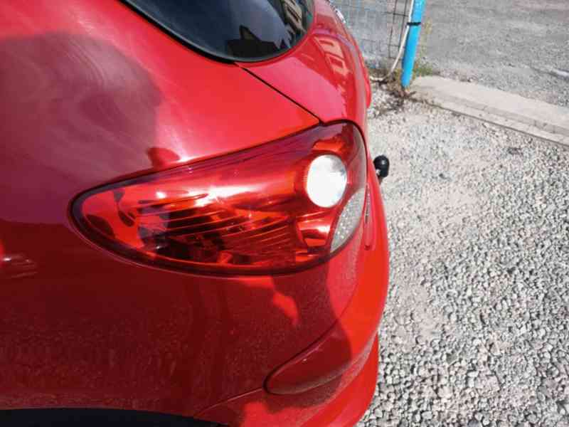 PEUGEOT 206 1,1i Hatchback ČR - foto 17