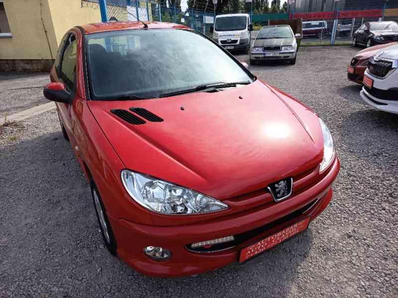 PEUGEOT 206 1,1i Hatchback ČR - foto 2