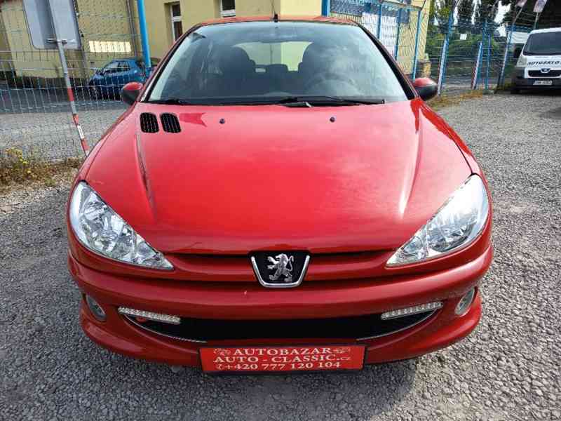 PEUGEOT 206 1,1i Hatchback ČR - foto 3