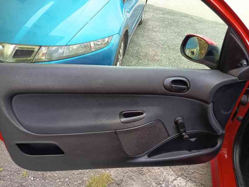 PEUGEOT 206 1,1i Hatchback ČR - foto 24