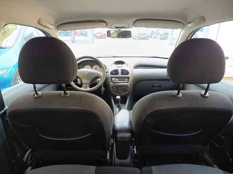 PEUGEOT 206 1,1i Hatchback ČR - foto 25