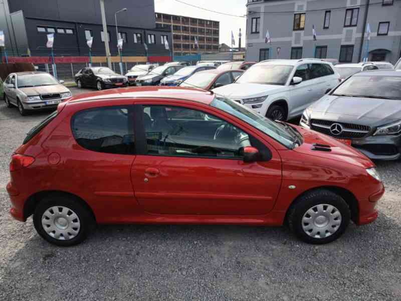 PEUGEOT 206 1,1i Hatchback ČR - foto 7