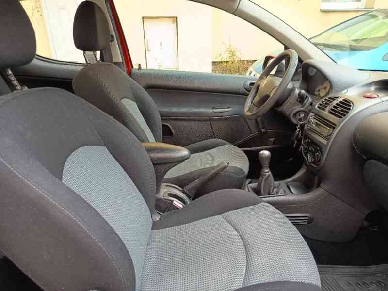 PEUGEOT 206 1,1i Hatchback ČR - foto 18