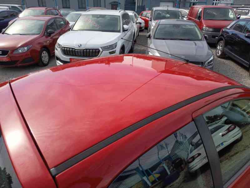PEUGEOT 206 1,1i Hatchback ČR - foto 8