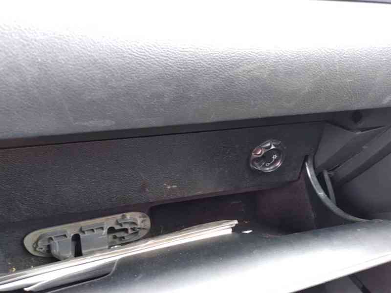 VOLKSWAGEN SHARAN 1.9 TDI 4 MOTION FAMILY ČR - foto 19